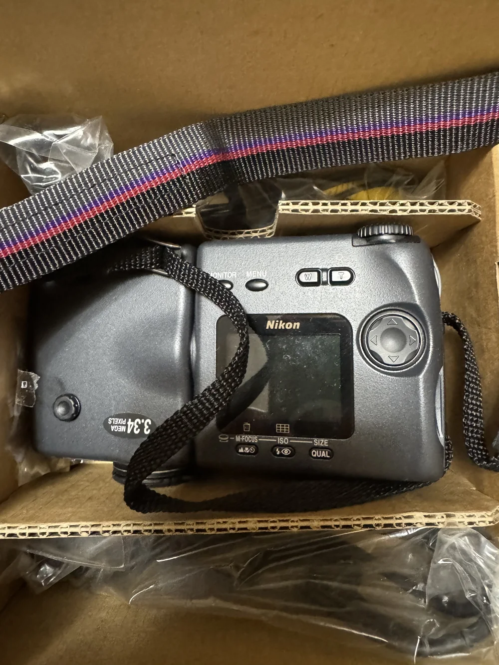 Nikon Coolpix 950 Digital Camera - Black with Purple Accent NIB